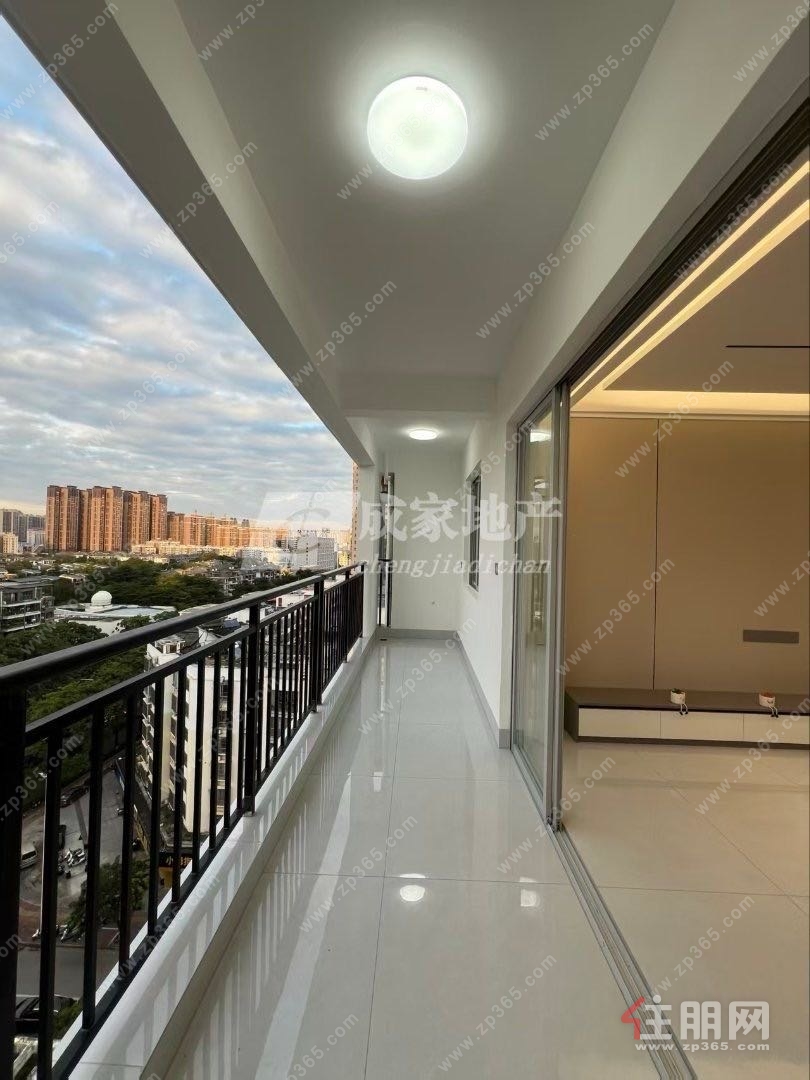 港宁小学附近精装修，三房两厅两卫