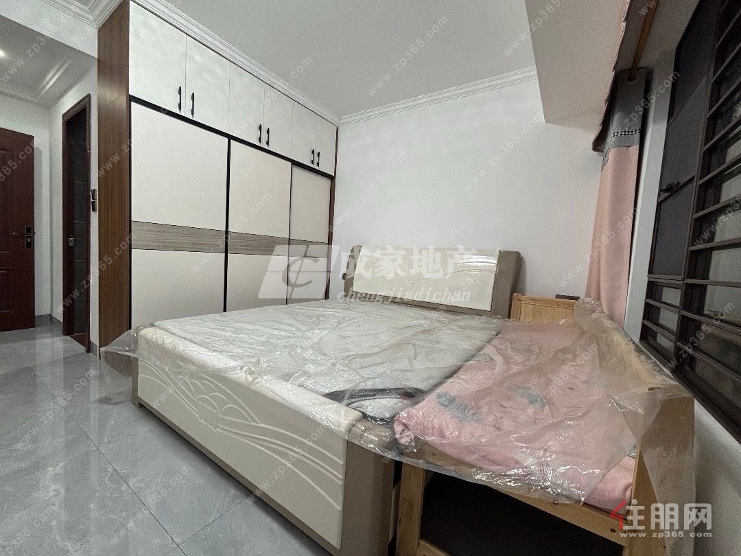 送车位国宾首府精装修四房