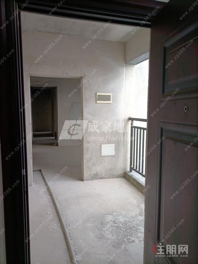 体育中心附近山水名居精装四房