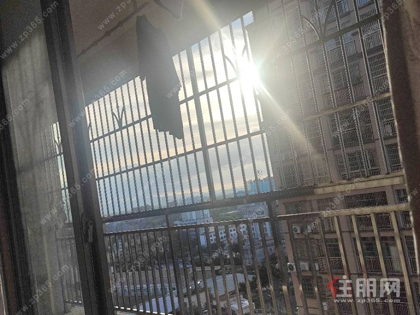 坐北向南，光照不晒，下玉林站就回到家