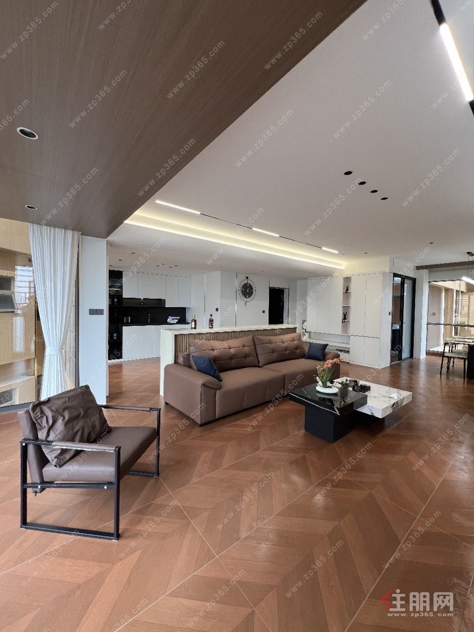 天悦华府精装修四房140平88万