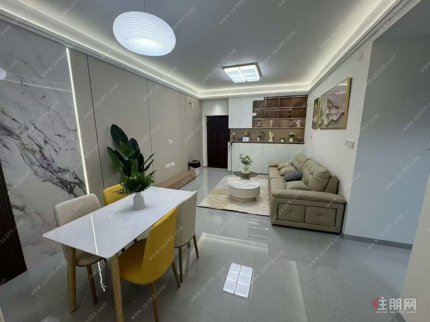 王府井精装修三房38.8万