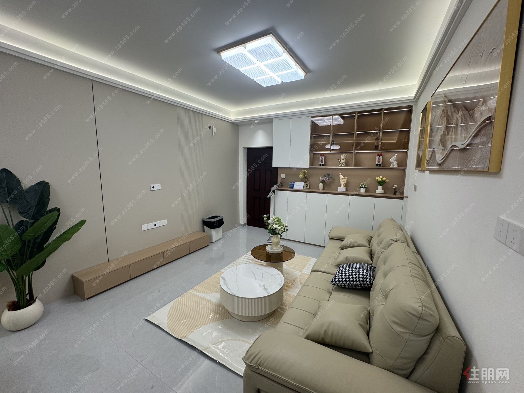 王府井精装修三房38.8万