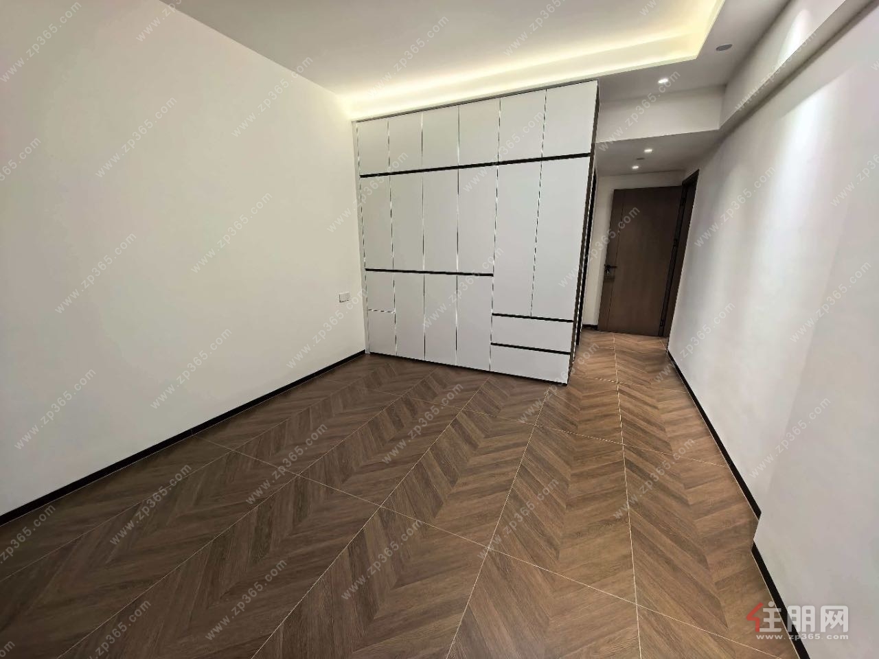 小龙品质盛世天禧，精装修，四房，精装修未