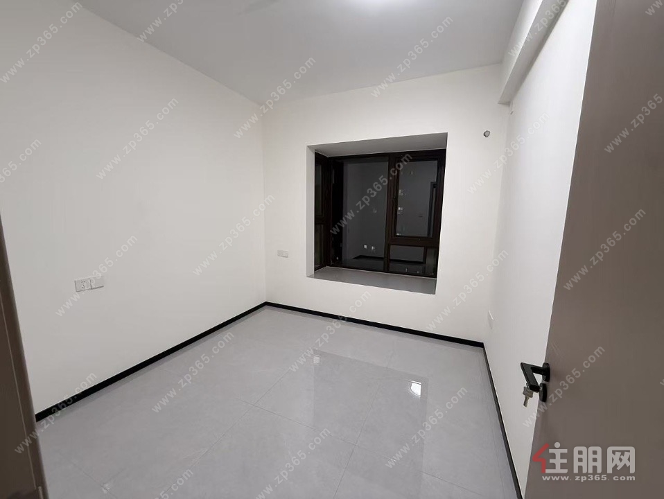 园博园附近精装修，三房新装修未入住