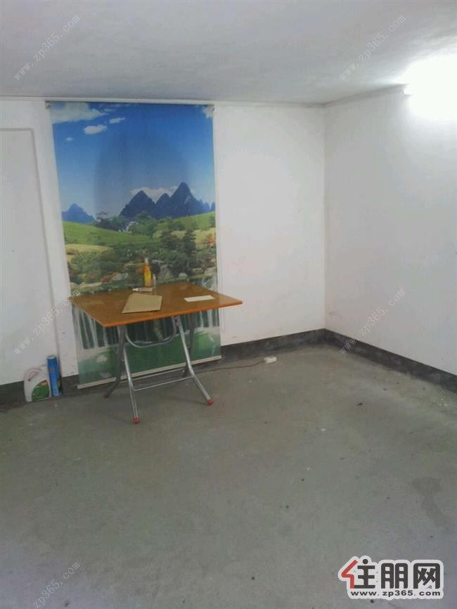 市中心文化大院车库出租,有水电宽带,可做声乐教室服装租赁等