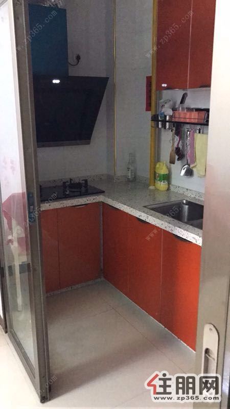 配套齐全,地王大厦1600元3室2厅1卫