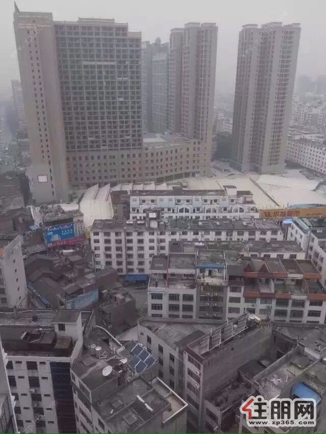 配套齐全,地王大厦1600元3室2厅1卫