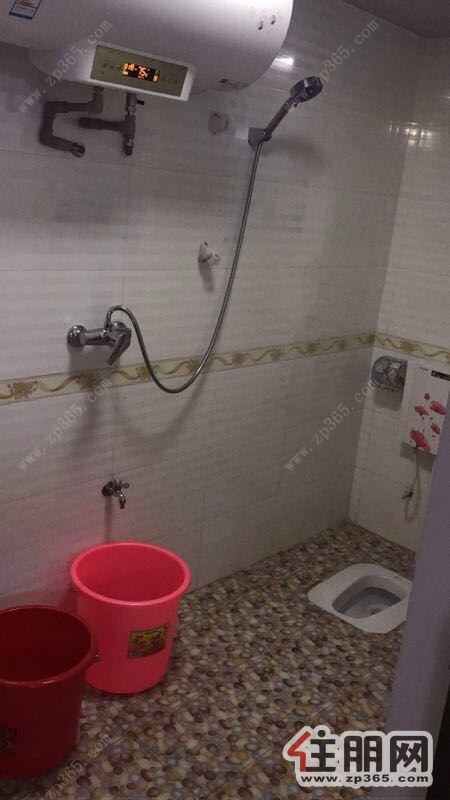 配套齐全,地王大厦1600元3室2厅1卫