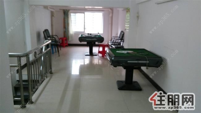 锦泰尊品新装修没入住过,配套齐全,带小车位出租2500元/月