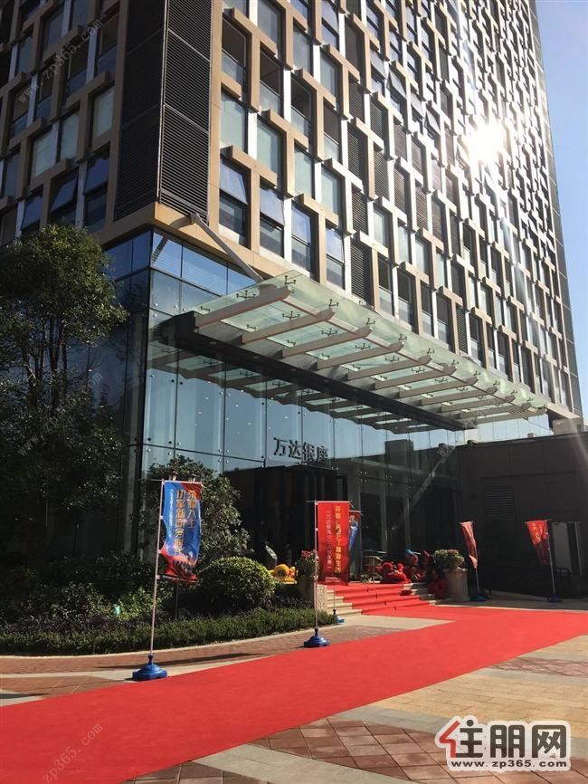 青秀万达银座LOFT出租层高5.1米(5F低区电梯第一个停靠楼层)