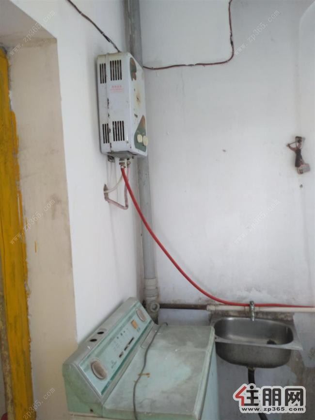 石羊塘交警后两房一厅家具齐全拎包入住