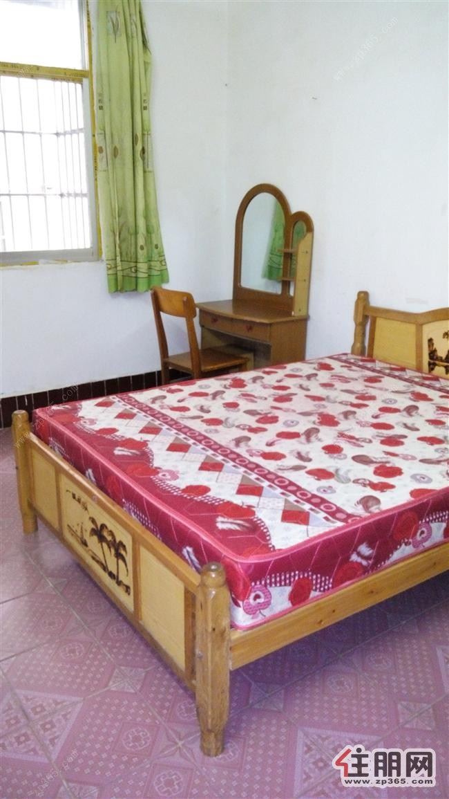 广场附近中山路兴明大酒店后面