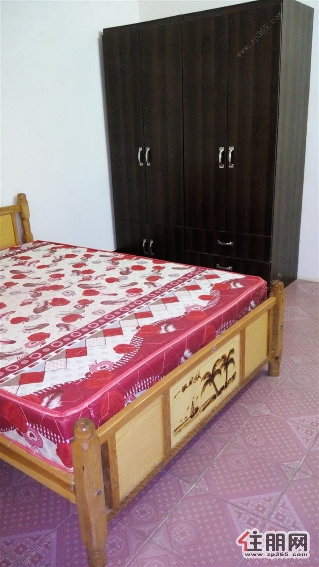 广场附近中山路兴明大酒店后面