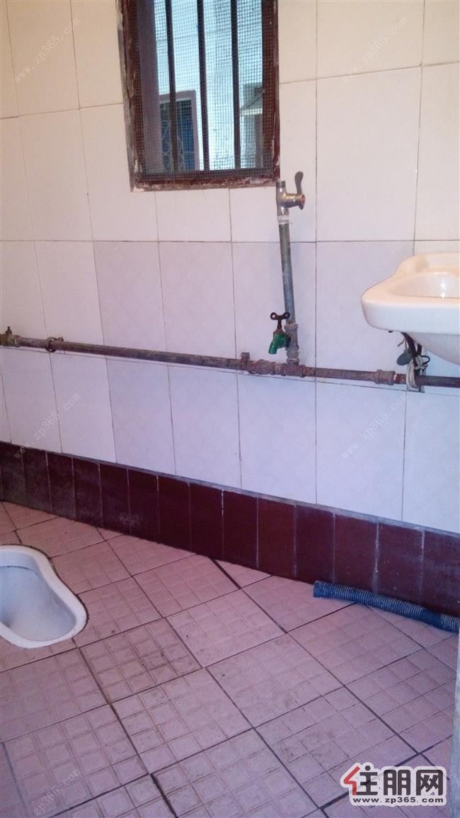 广场附近中山路兴明大酒店后面