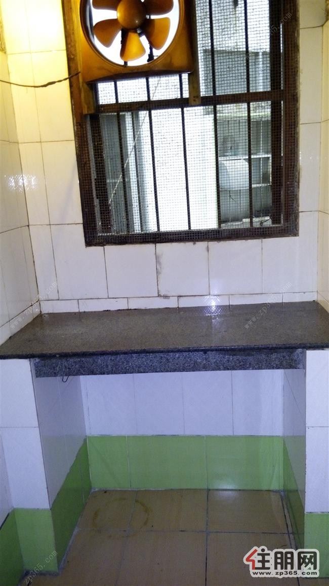 广场附近中山路兴明大酒店后面