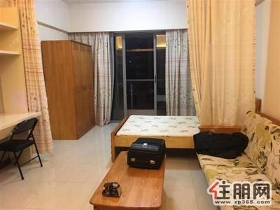 金湖广场，琅西民歌湖对面风尚801房靠近地铁随时看房