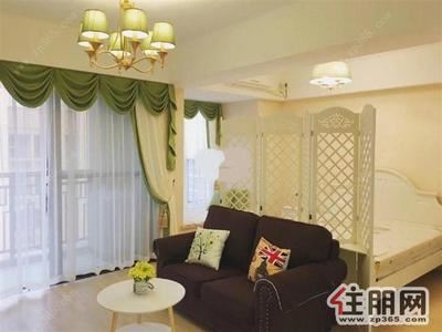 金湖广场，民歌湖对面风尚801房靠近地铁南湖金湖广场