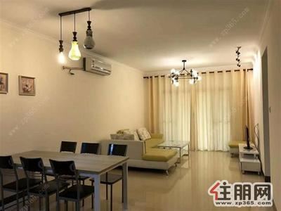 金湖广场，琅西地铁出口城市之光3房居家干净配齐随时看房