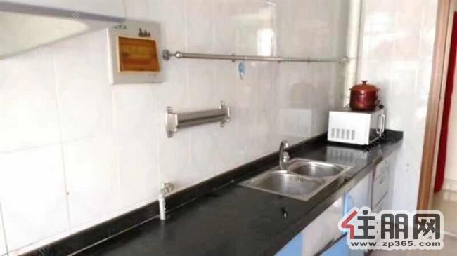 锦春路电视台宿舍三房精装2800一个月随时看房