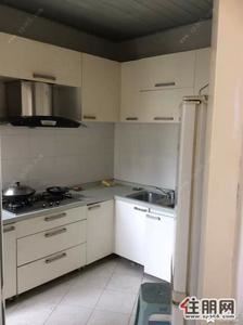 柳州,装修非常好。电梯房,大4房现在才出租2400元