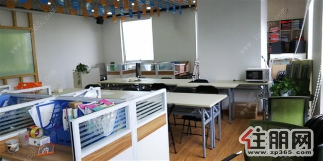 青秀万达出租,320平五个隔间,带用