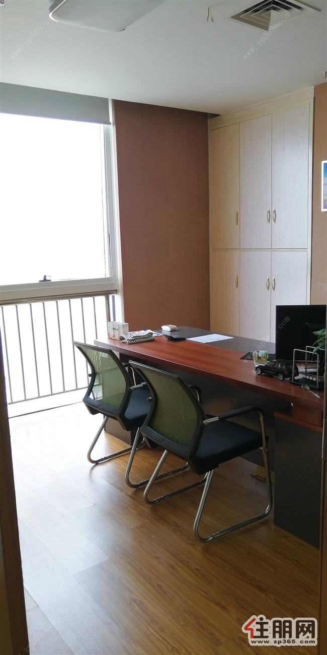 青秀万达出租,320平五个隔间,带用