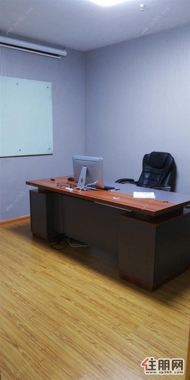 青秀万达出租,320平五个隔间,带用