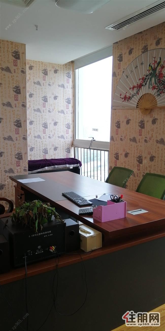 青秀万达出租,320平五个隔间,带用