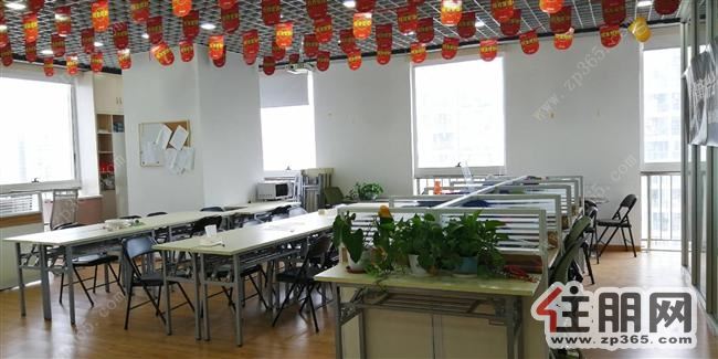 青秀万达出租,320平五个隔间,带用