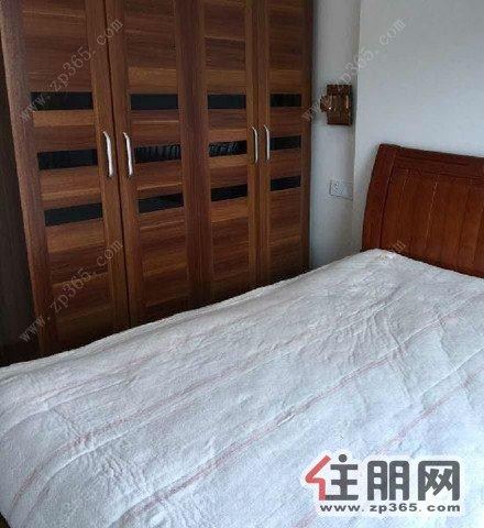 年年丰广场8楼3室1厅1卫103平米精装