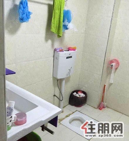 年年丰广场8楼3室1厅1卫103平米精装
