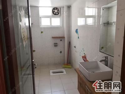 凤岭北，凤岭北，地铁口物业，业主急租，只租2500元，配置齐全