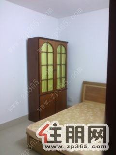 百合花园三房一厅一卫。