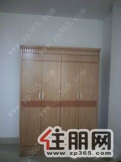 百合花园三房一厅一卫。