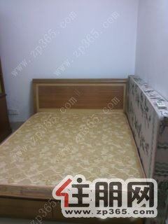 百合花园三房一厅一卫。