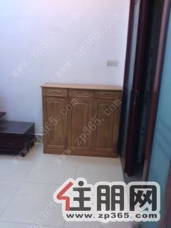 百合花园三房一厅一卫。