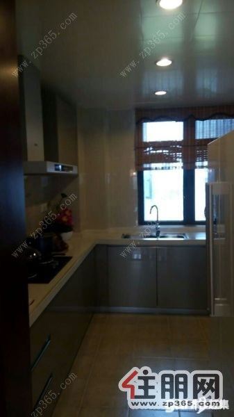 四川南路,汇海雅居准三房1600元/月