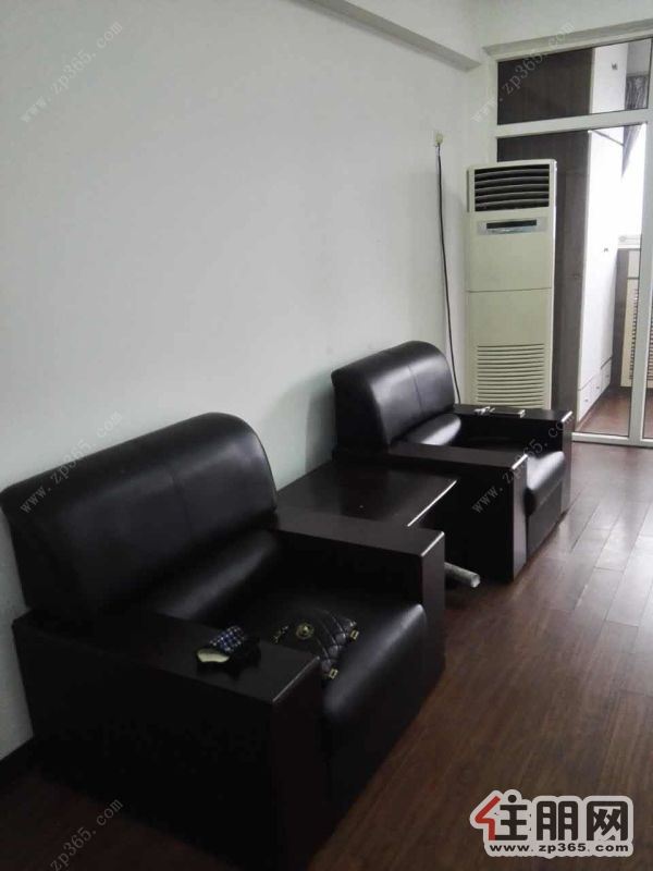 城中五星街蓝色港湾1房65㎡出租做办公室1800