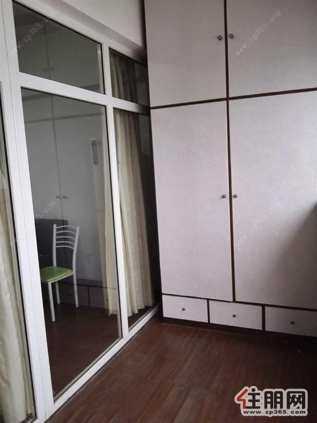 城中五星街蓝色港湾1房65㎡出租做办公室1800