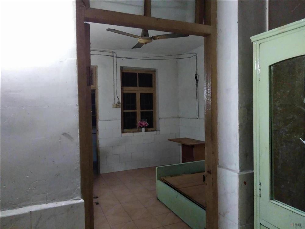 简装两房一厅1000入住