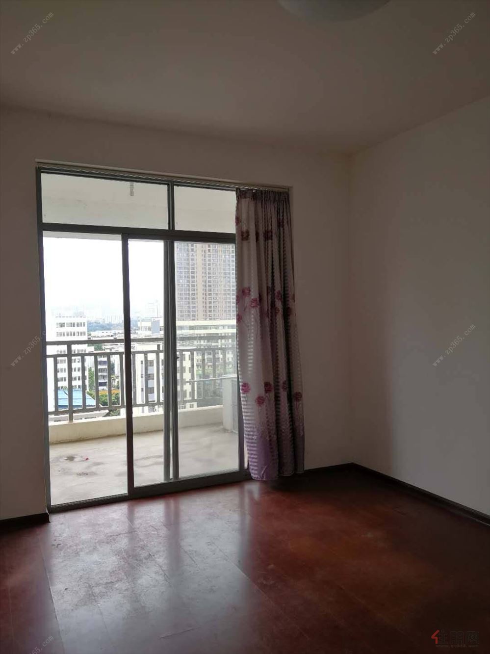 地铁站旁新竹路4房2厅