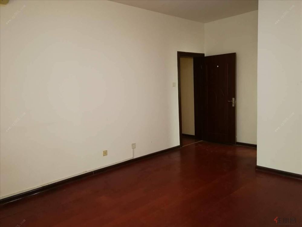 地铁站旁新竹路4房2厅