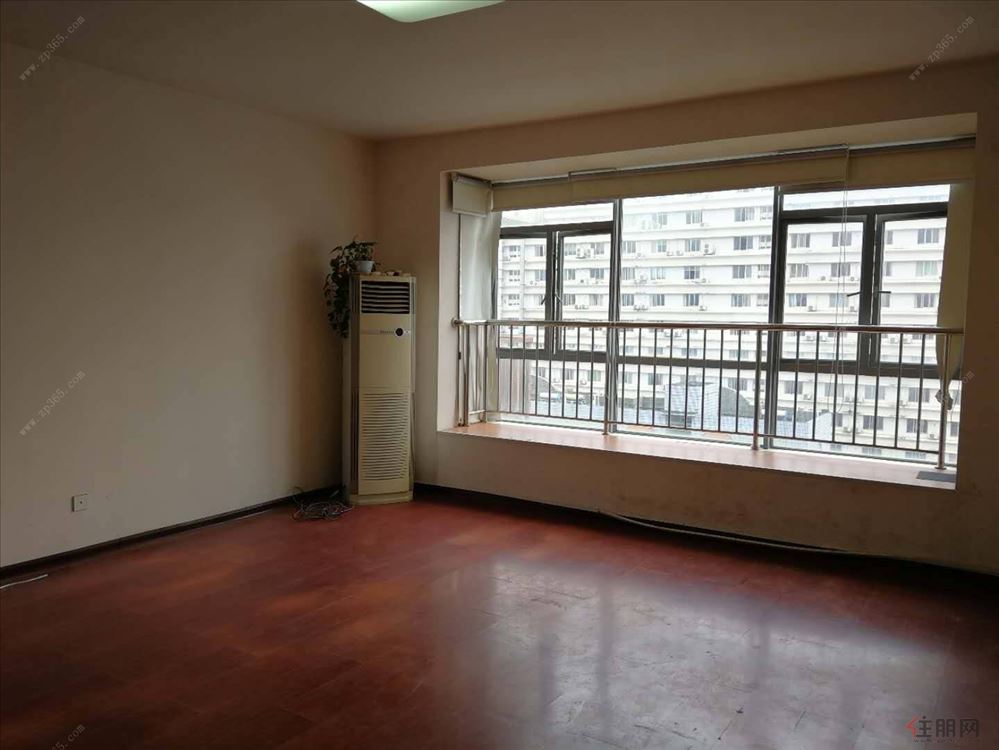 地铁站旁新竹路4房2厅