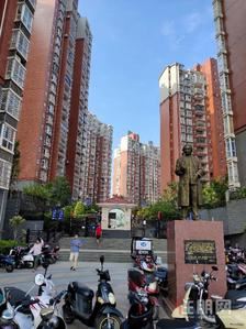 民族大道-琅东地铁口对面精装3房急租2500/月，家具家电齐全、拎包入住、