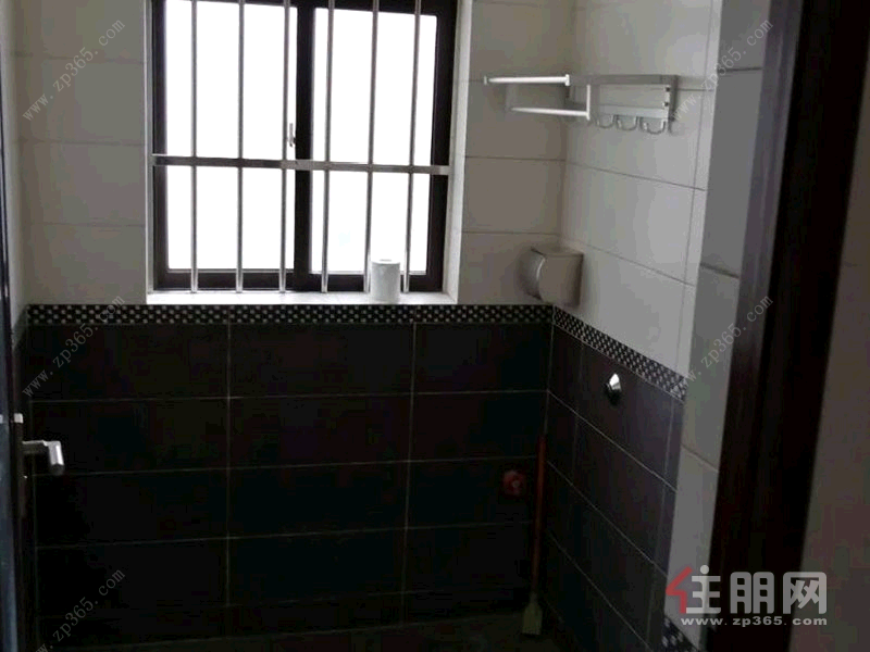 江南区五一路富宁新兴苑3房100平米2300元/月