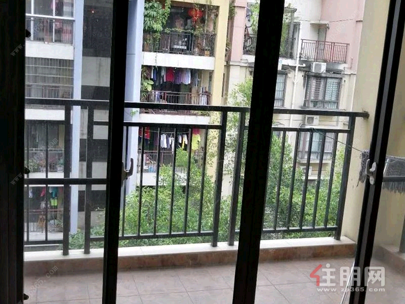 江南区五一路富宁新兴苑3房100平米2300元/月