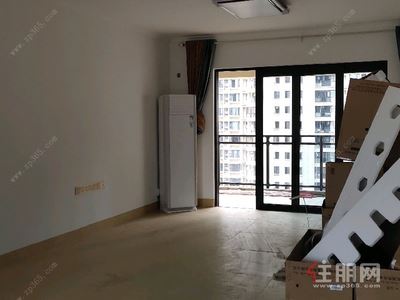 东葛路，青秀区东葛路绿地中央广场4房143平米4500元/月