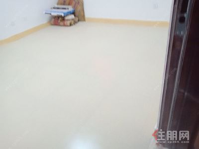 鲁班路，西乡塘区大学路片区鲁班商贸城1房48.5平米2500元/月
