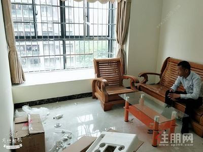 科园大道，西乡塘区大学路片区科瑞江韵小区4房90平米2700元/月